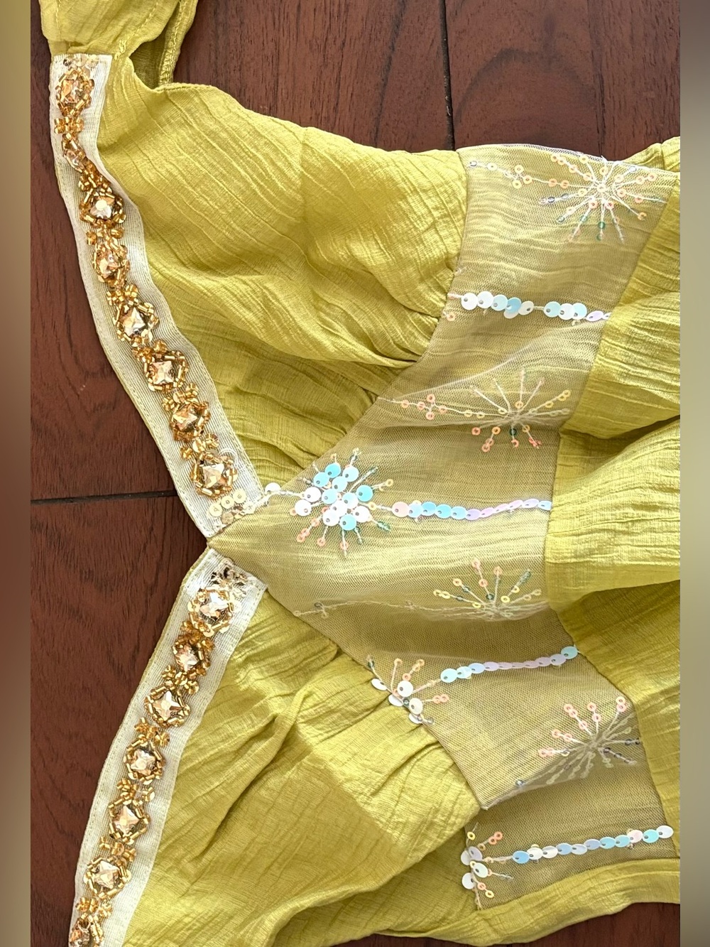 Gorgeous Olive Top - Picture 3 of 3